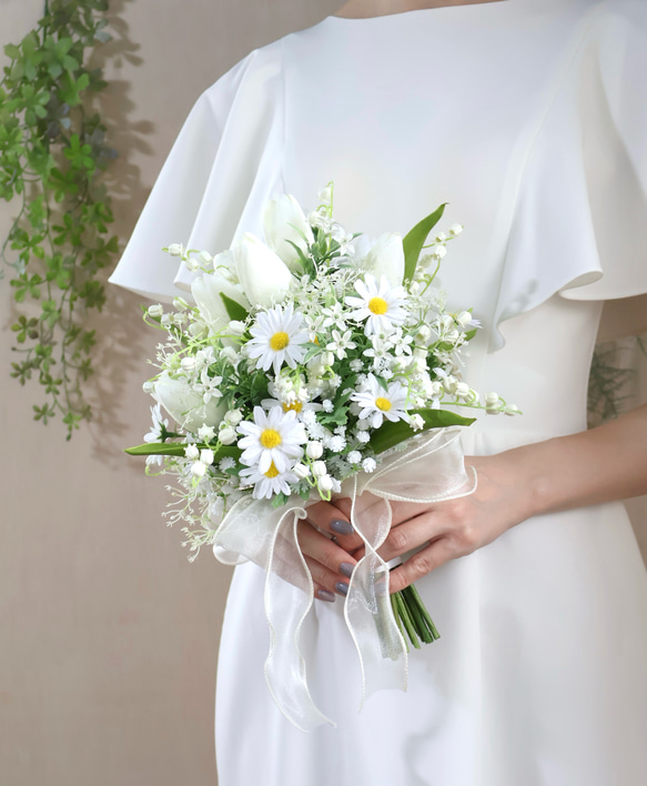 小ぶりで可憐なウェディングブーケ｜スズラン・チューリップ