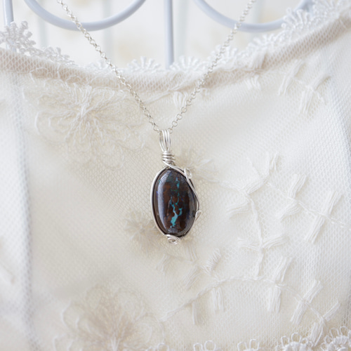 知る人ぞ知る】ボルダーオパール《土の中の宝石模様》｜天然石