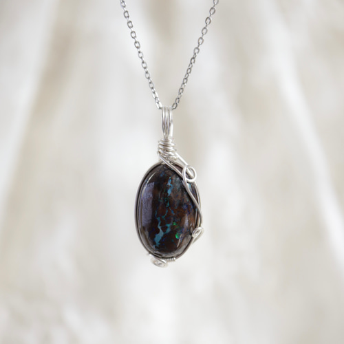 知る人ぞ知る】ボルダーオパール《土の中の宝石模様》｜天然石