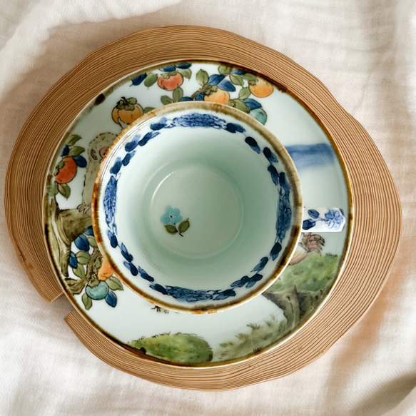 ❤️チコロット❤️すべて手描き❤️染付け❤️ソーサーは取り皿にもなる❤️カップ＆ソーサー❤️さるかに合戦 7枚目の画像