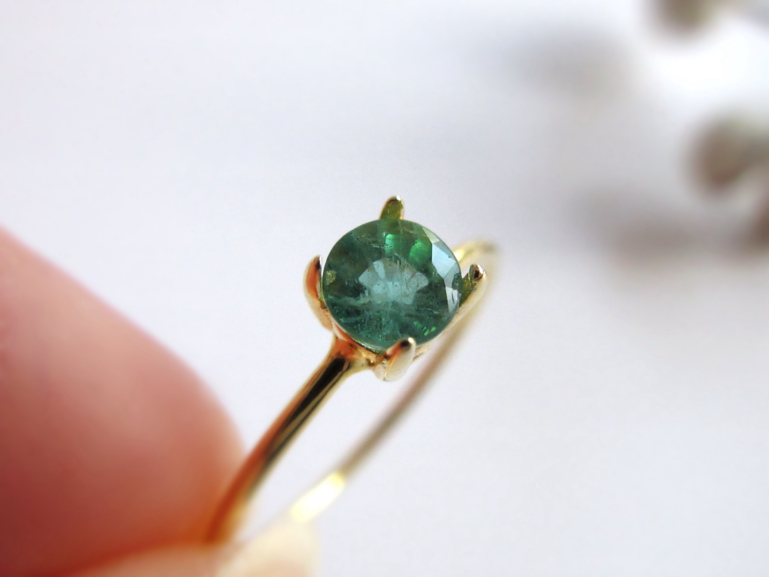 【5月の誕生石】4mm美粒「エメラルド」ファセットリング【一点のみ】