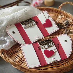 【刻印サービス】【結婚・記念日・還暦のお祝いに】紅白ハートペアキーケース＆ハートチャーム※袋ラッピング無料 3枚目の画像