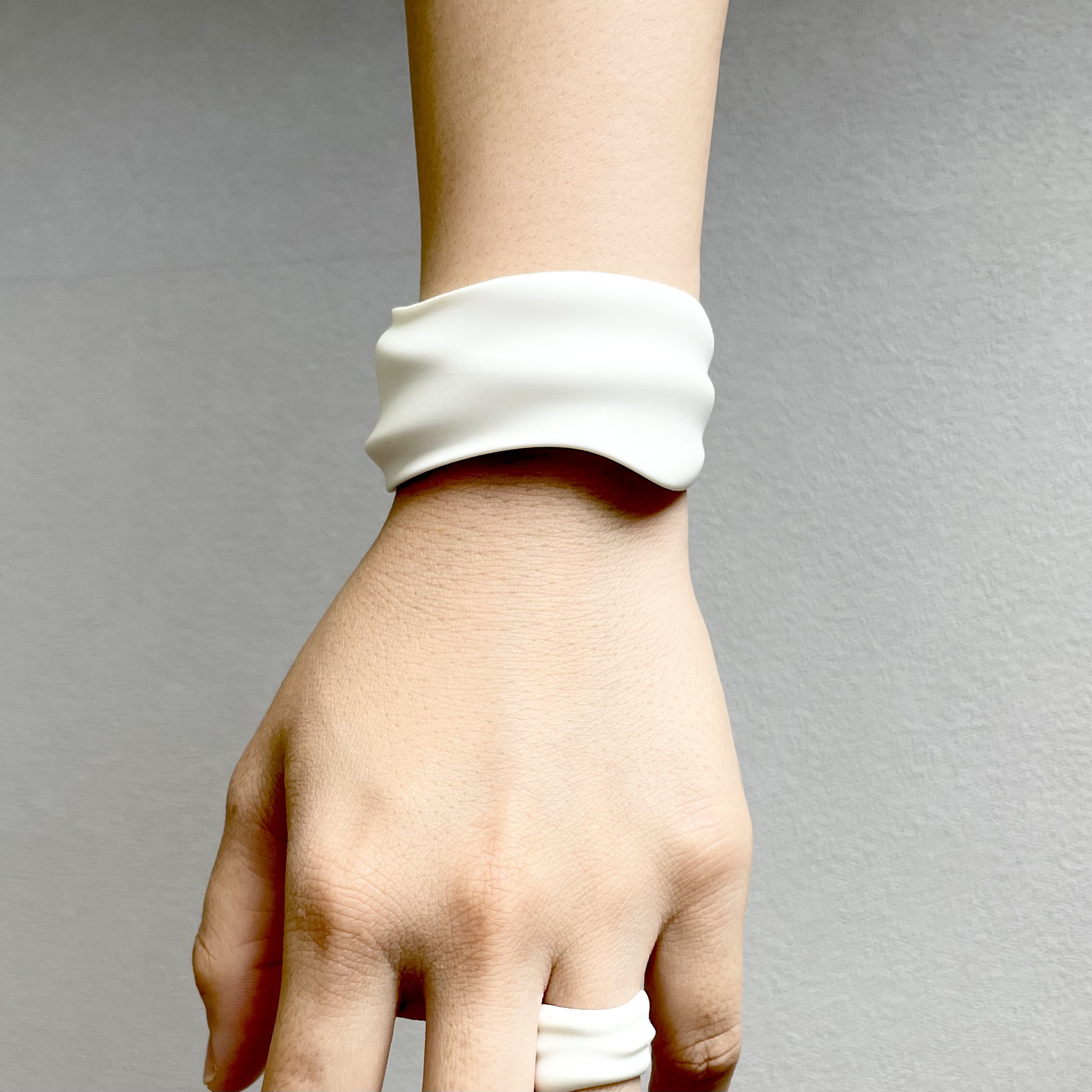白-haku- bangle01 8,470円