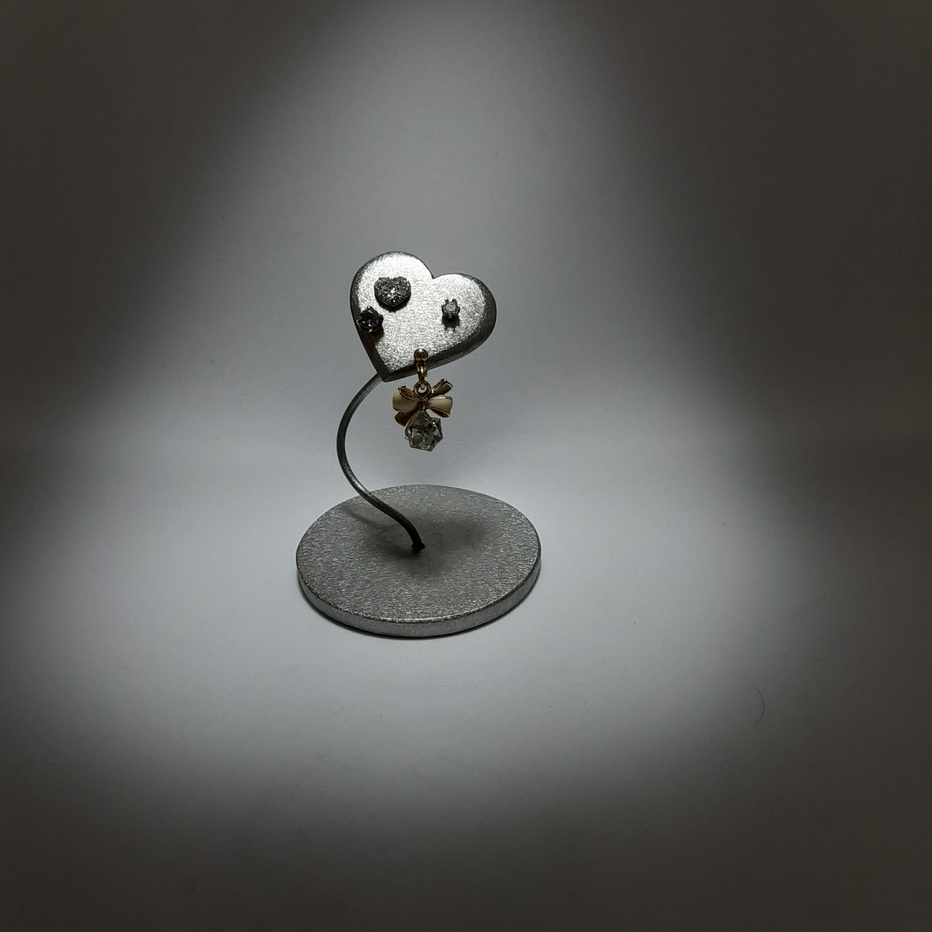 アクセサリースタンド　ハート新芽ピアス、イヤリングスタンド