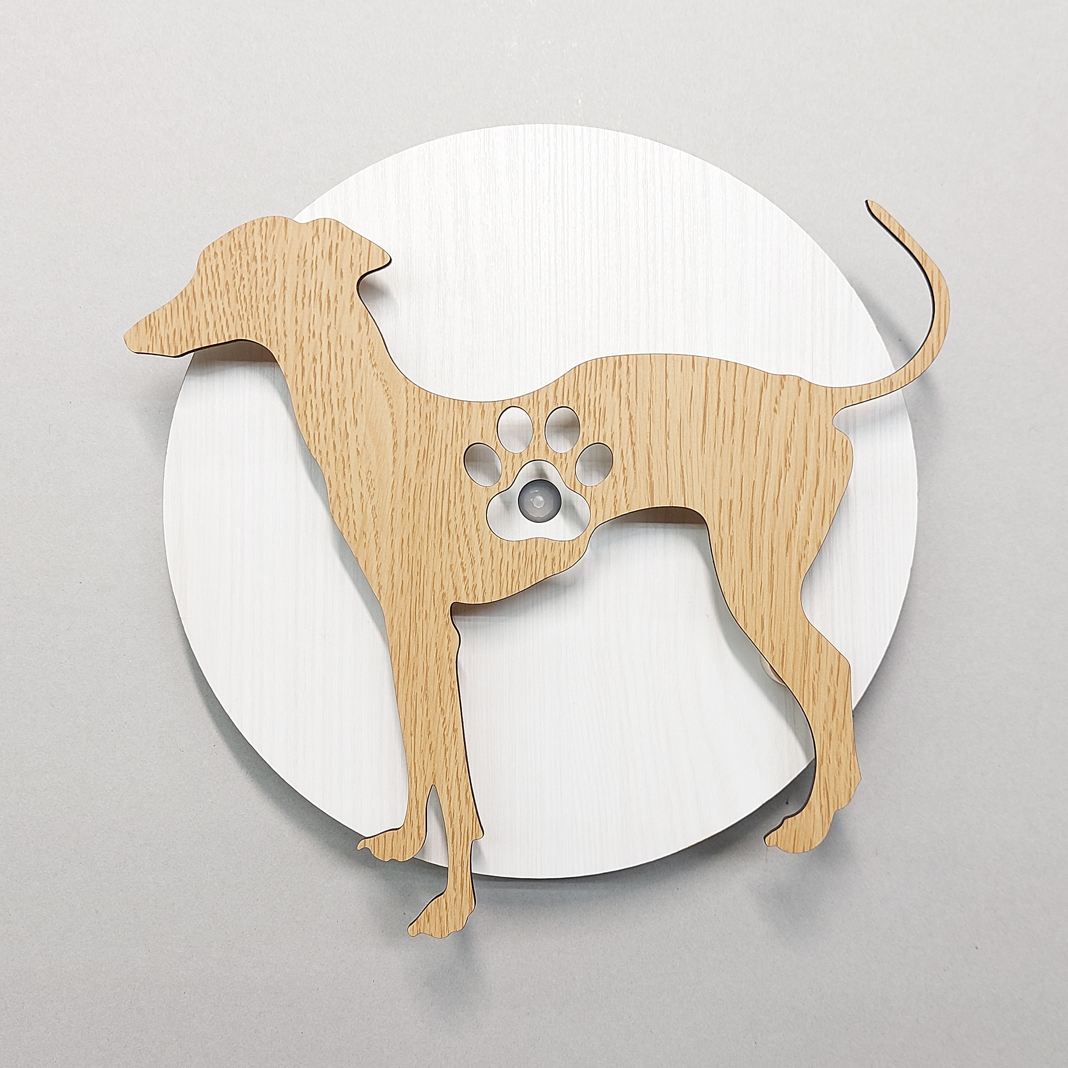 【人感センサー・ウォールライト】名入れ・文字入れ　はみ出しワンちゃん　イタリアングレーハウンド　イタグレ　ベージュ