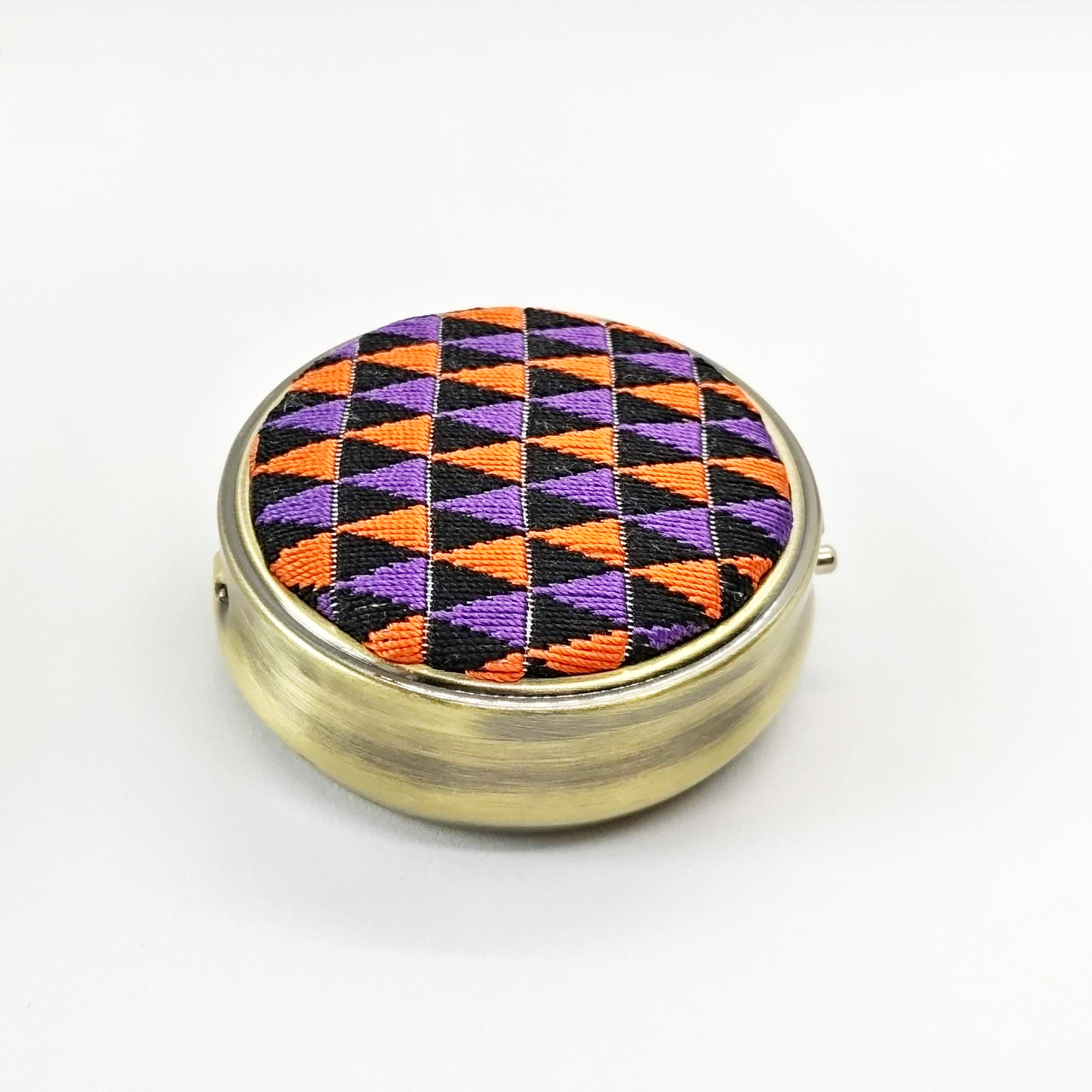 絽刺しのピルケース大　うろこ　アンティークゴールド