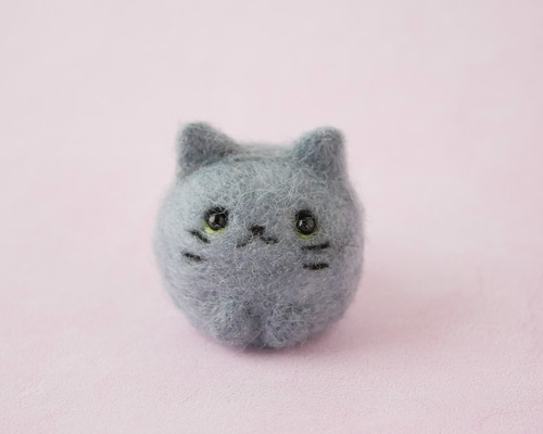 ふわもち猫ちゃんマスコット｜羊毛フェルト・ロシアンブルー風