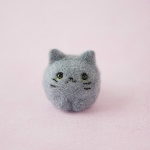 ふわもち猫ちゃんマスコット｜羊毛フェルト・ロシアンブルー風
