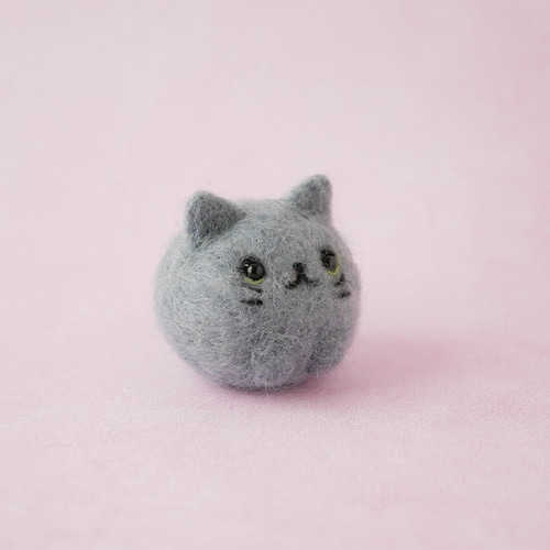 ふわもち猫ちゃんマスコット｜羊毛フェルト・ロシアンブルー風
