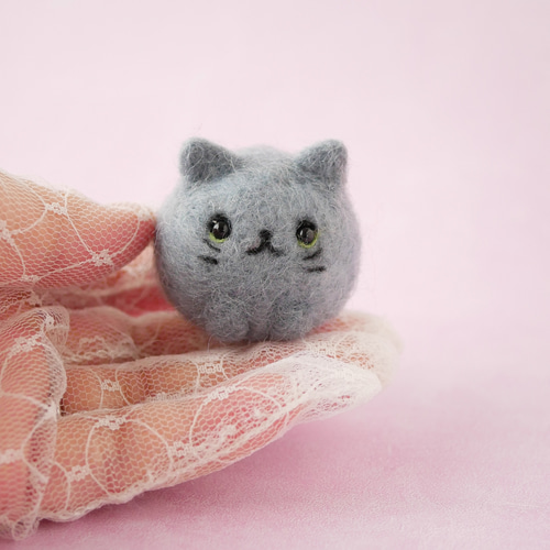 羊毛フェルト　猫　冬のおでかけ　青色　コート 個展用の作品作りをしています。 青系のチームさん全員集合ー