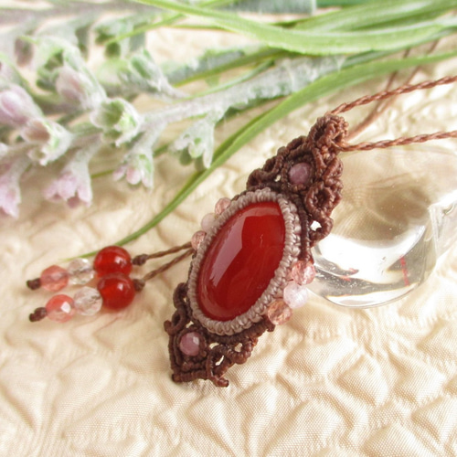 レッドアゲート＆ルビー＆ガーネットのマクラメ編みネックレス
