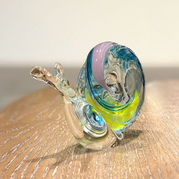 今季最終入荷】【'25夏】ガラス かたつむり 水たまりに映る虹空(ブルー