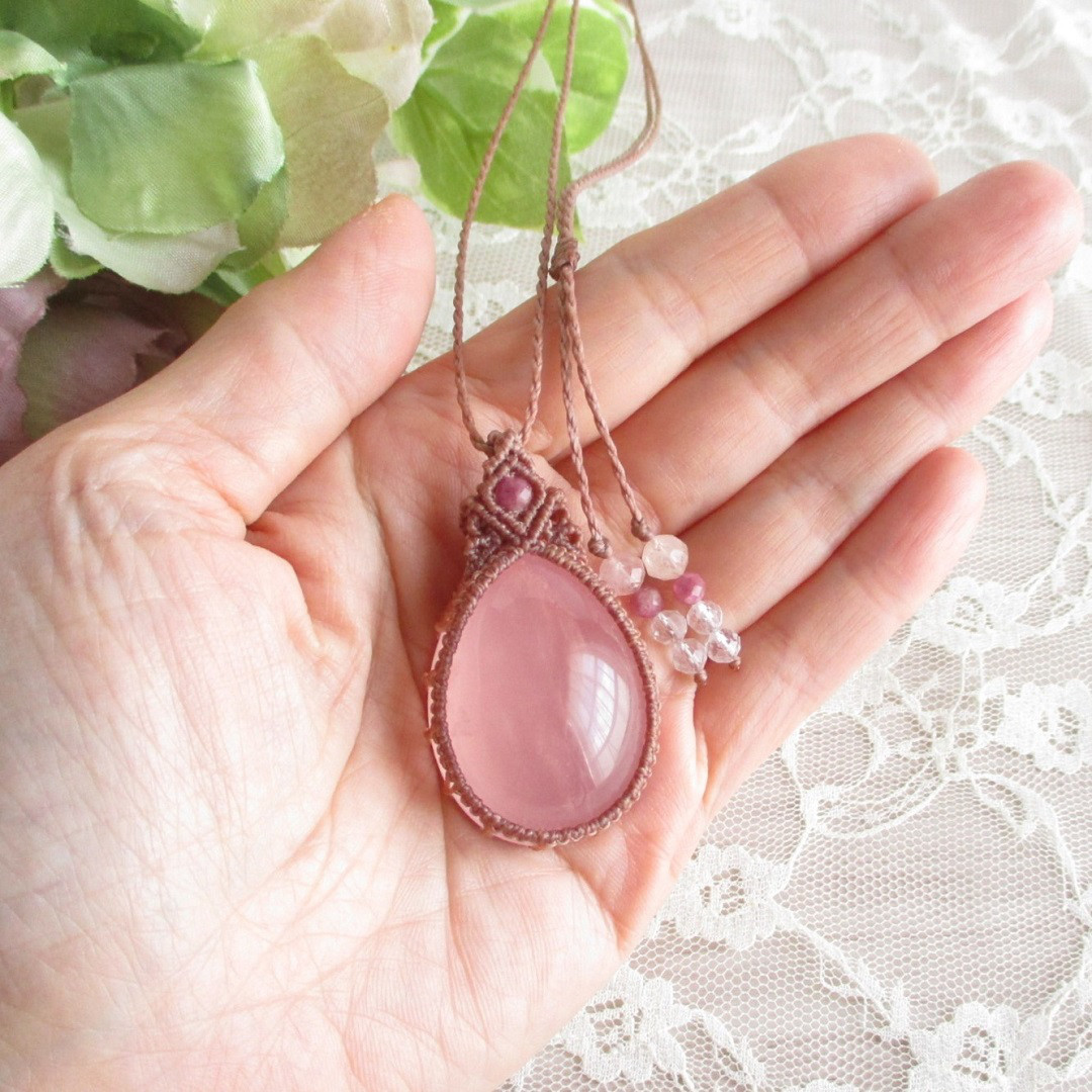 ぷっくりෆ ̖́-大粒♪】ローズクォーツのマクラメペンダント