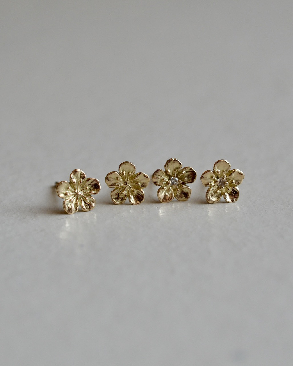 K18片耳ピアス 梅