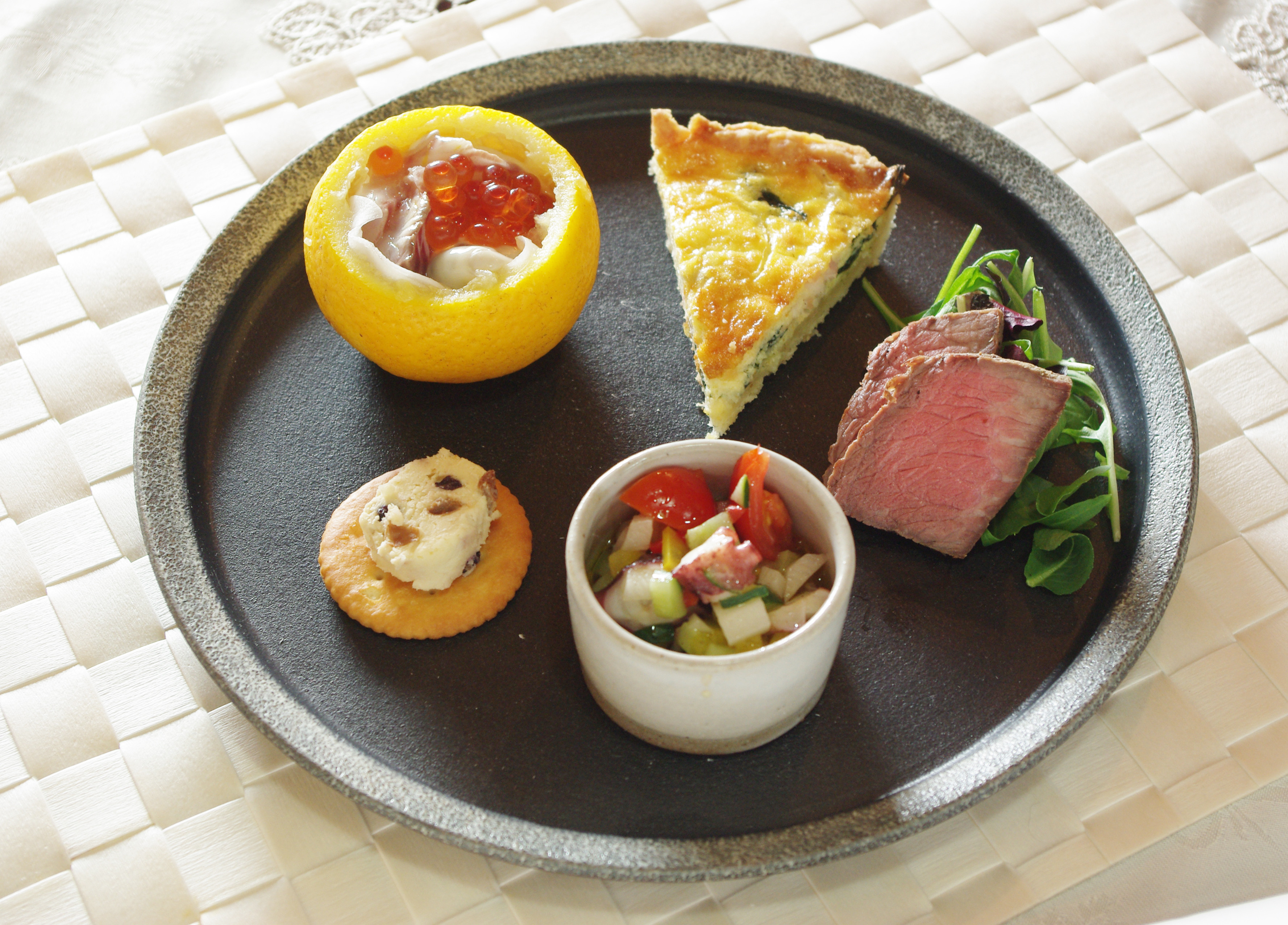 リム付きプレート皿　Φ23.5cm