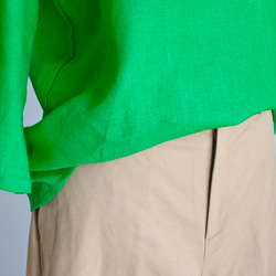 ビビッドグリーン＊襟はすっきりVネック＊着心地抜群リネン100%＊選べる丈＊M〜3L 2枚目の画像