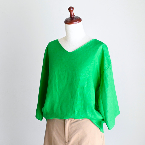 ビビッドグリーン＊襟はすっきりVネック＊着心地抜群リネン100%＊選べる丈＊M〜3L 1枚目の画像