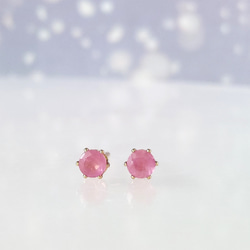 再入荷】天然色！ピンク～ホワイトコーラル（本珊瑚）薔薇の彫刻