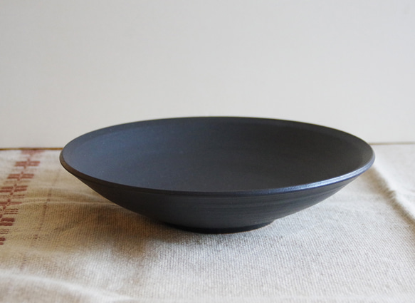 黒マットの大皿 Φ23.5cm 1枚目の画像