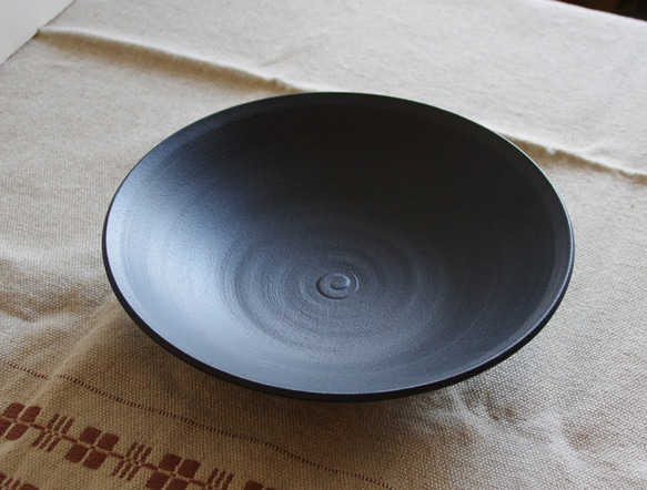 黒マットの大皿 Φ23.5cm 3枚目の画像