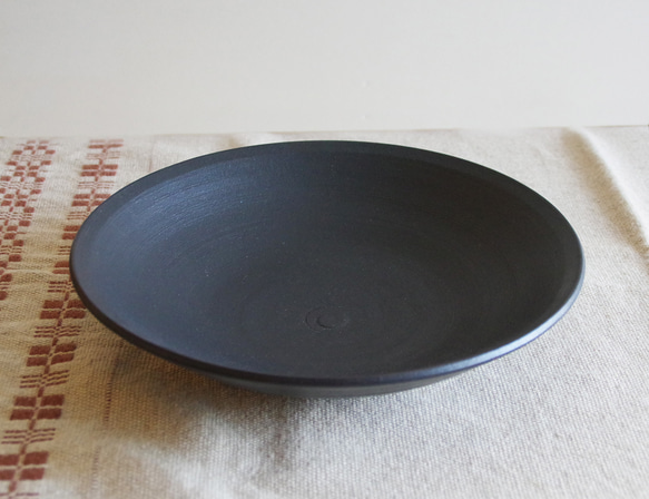 黒マットの大皿 Φ23.5cm 2枚目の画像