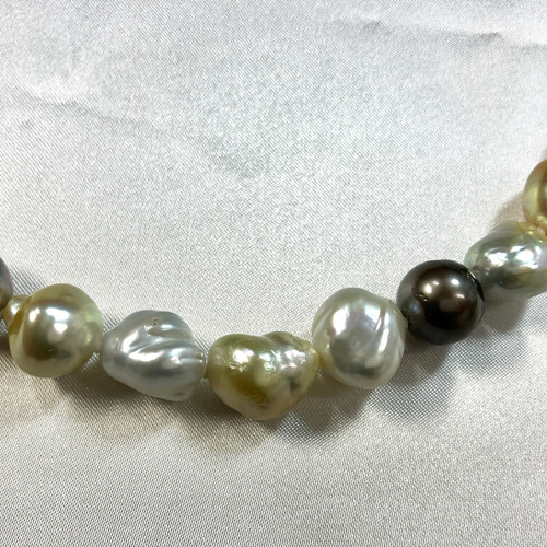 バロック南洋真珠マルチカラーネックレス デイリーユースで楽しめる