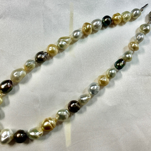 南洋真珠　バロック　マルチカラー　13mm バロック南洋真珠マルチカラーネックレス デイリーユースで楽しめる