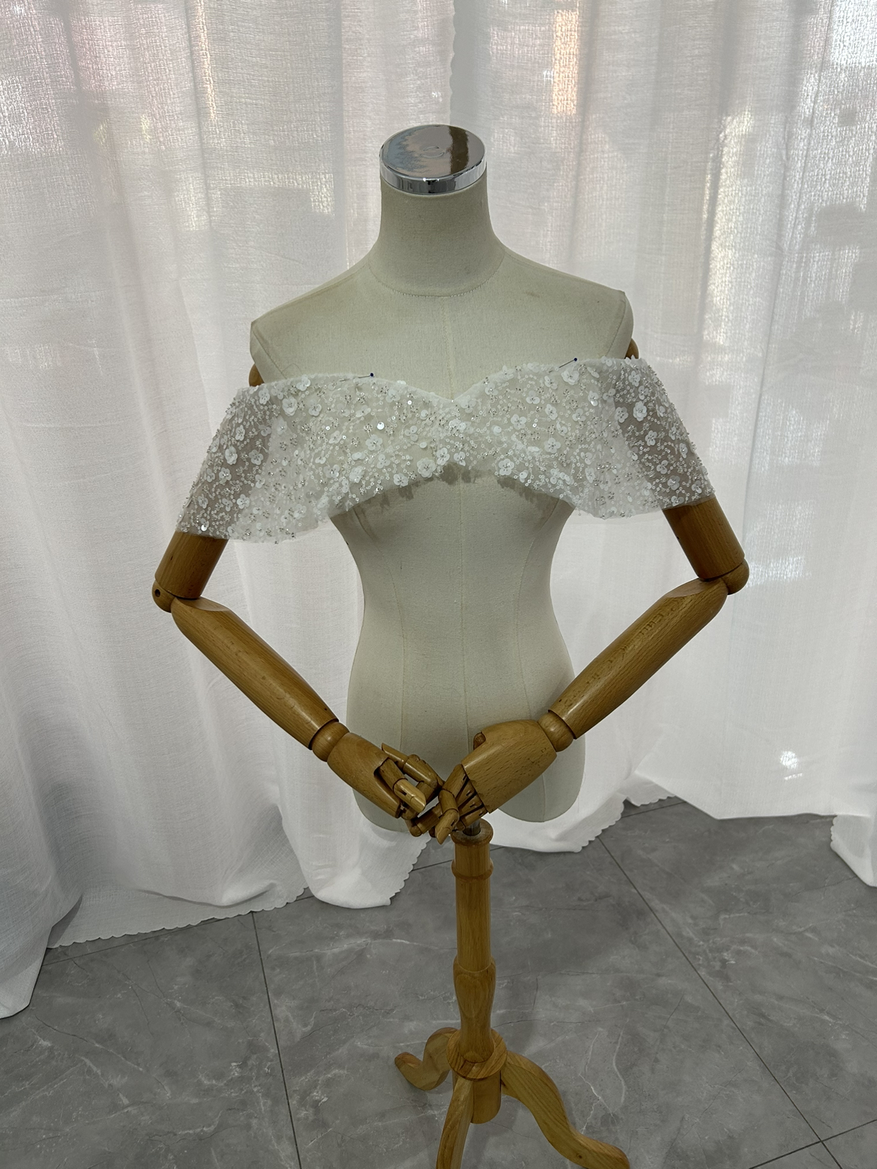 取り外しオフショルダー キラキラグリッターチュール 花モチーフ 結婚式