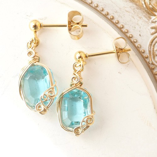 Vintage グラスストーン 輝くアクアマリンブルーのピアス イヤリング