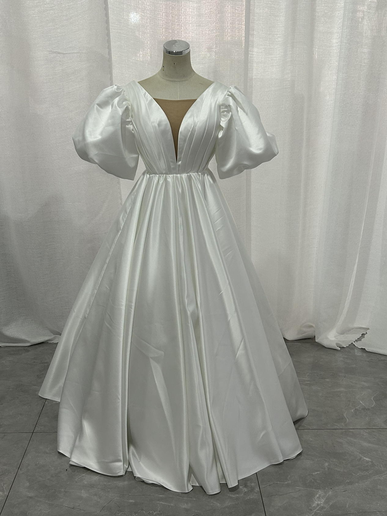 パーティードレス オフホワイト Vネック ふっくら柔らかなバックリボン ロング 2次会/合コン