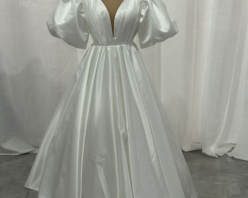 パーティードレス オフホワイト Vネック ふっくら柔らかなバックリボン  