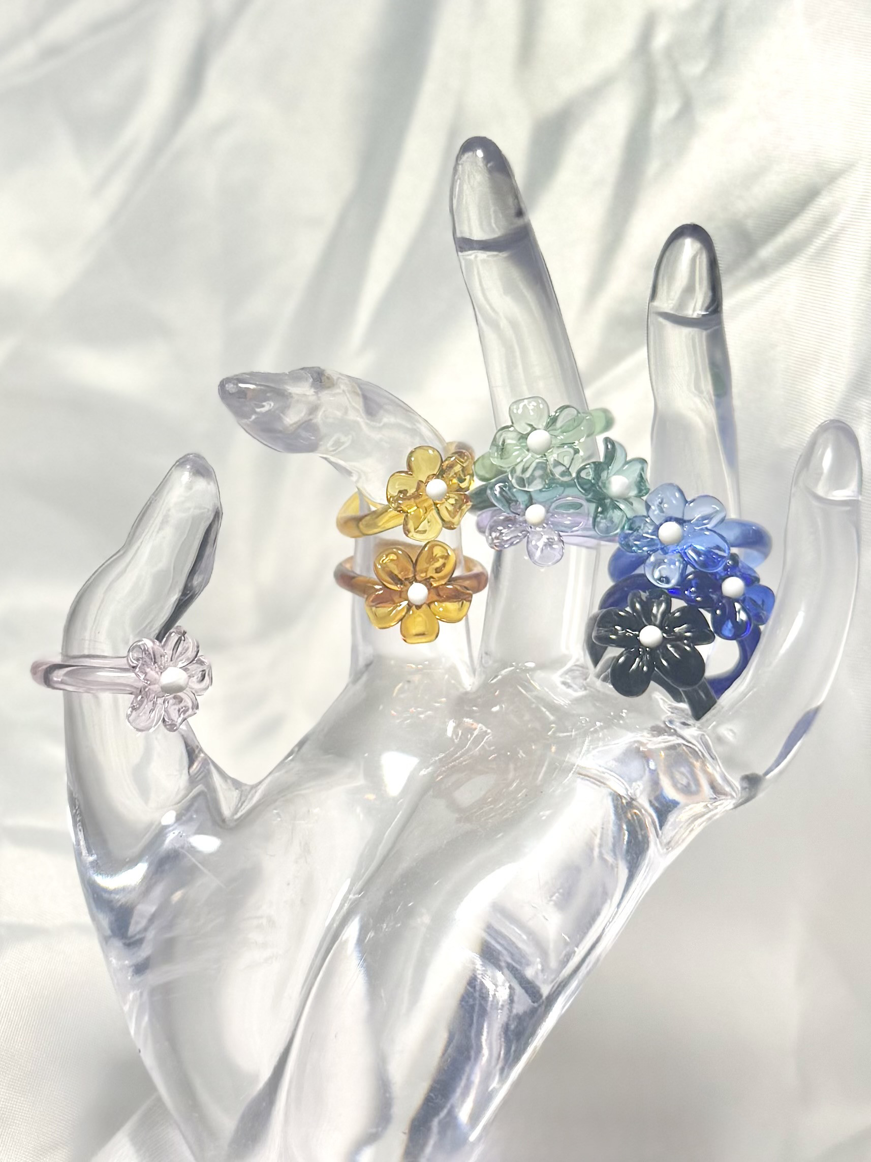 カラーを選べるガラスのお花リング