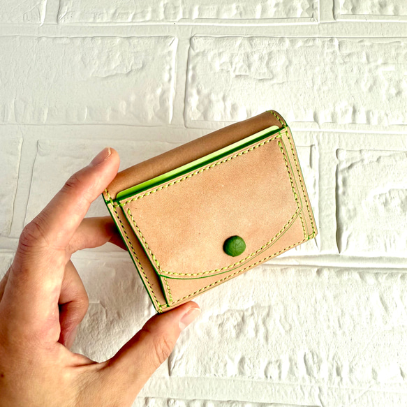 栃木レザー仕立て くるみボタンの三つ折り財布  誕生日プレゼントにもいい刻印無料 12枚目の画像