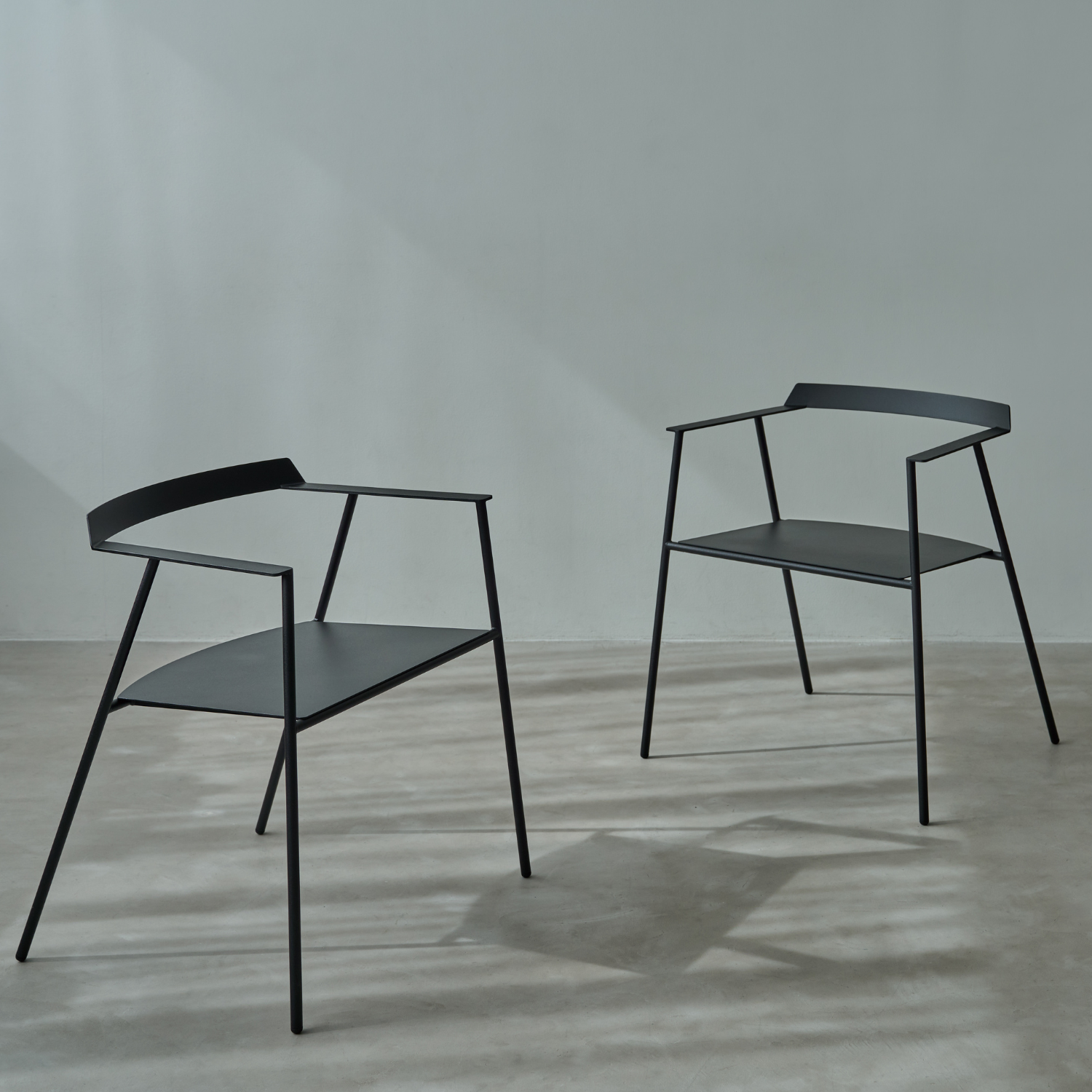 スチールチェア ダイニングチェア 黒 白 アイアン 1脚 食卓椅子  KUROSHIRO