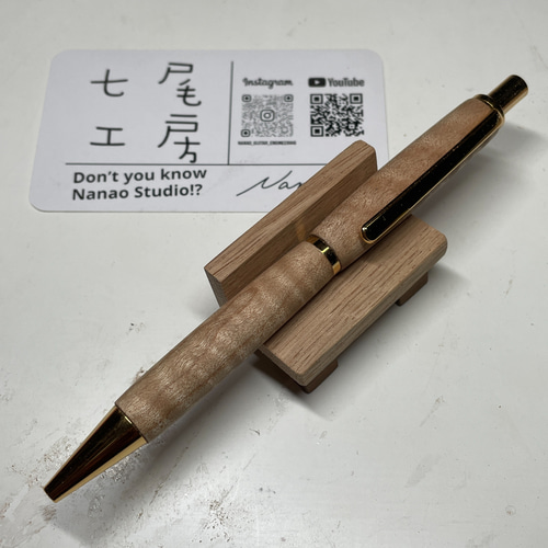 木軸ペン　ラッカー仕上げ　楽器　ギター　縮杢 レスポールのトップ材・トラ杢メイプルを削り出した木軸ボールペン
