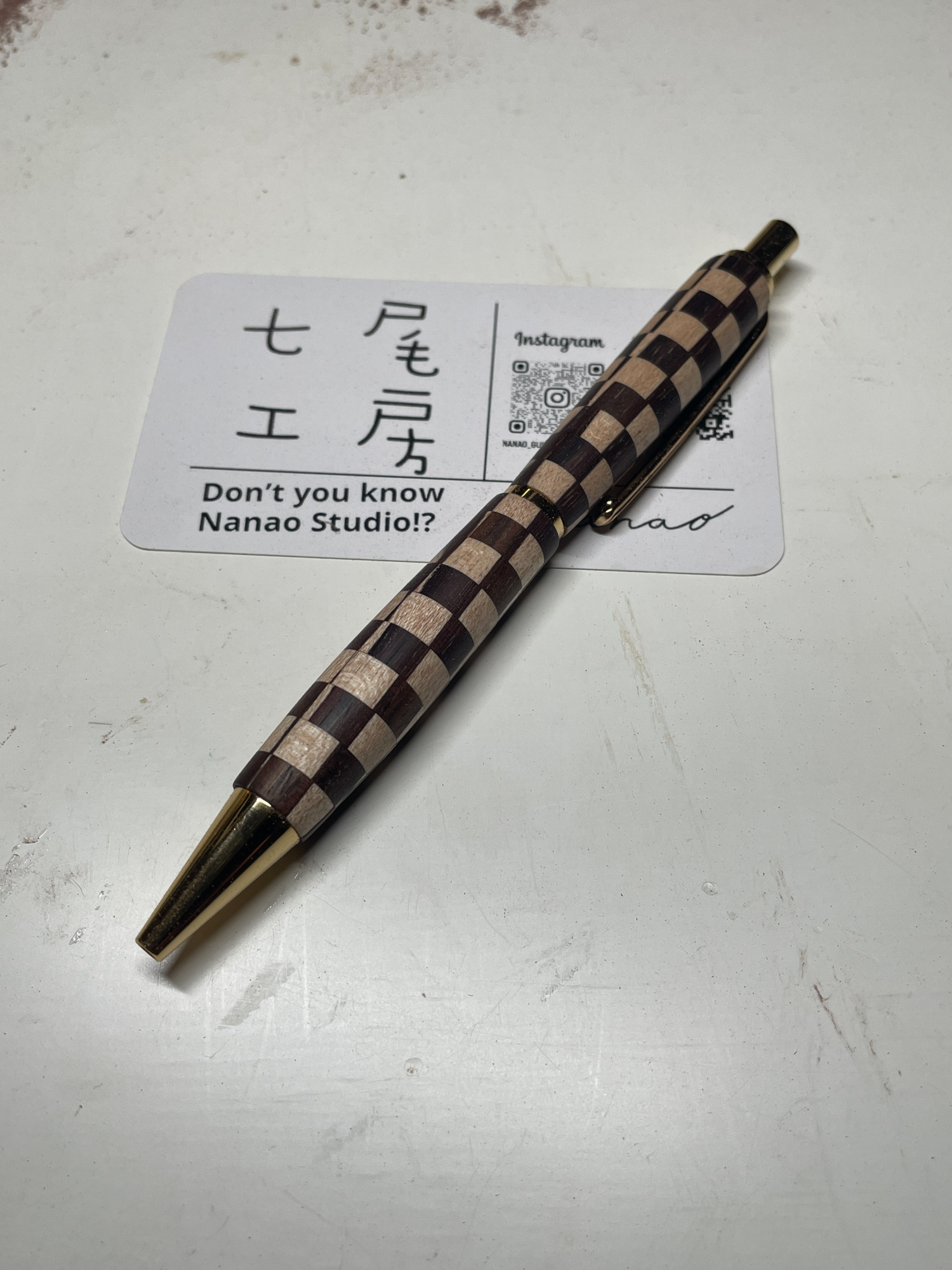 ギター材で製作した木軸ボールペン【市松 大】