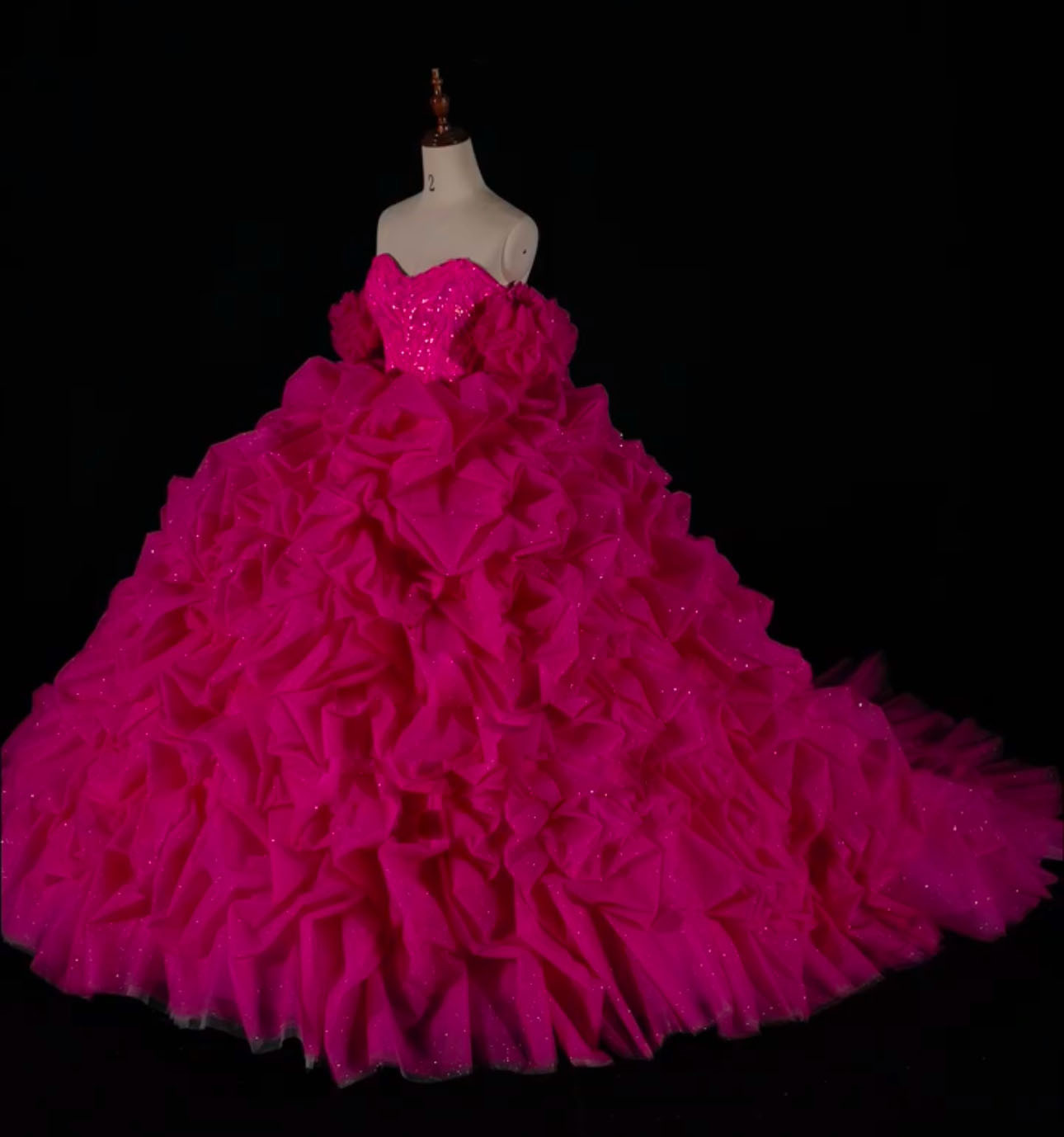 高級感溢れる！フリル　パフスリーブ　キラキラスカート　華やかなトレーン　大人気　フクシャマゼンタ結婚式ローズ色前撮り挙式