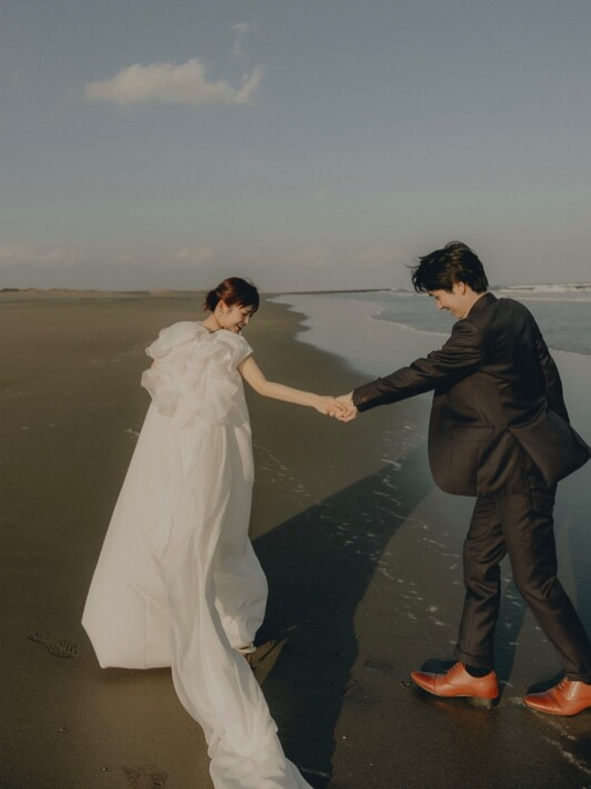 実例写真！リボンのみ ふわふわ袖 可愛い ふんわりシフォン ブライダル 前撮り 抜群のおしゃれ見え ウェディングドレス