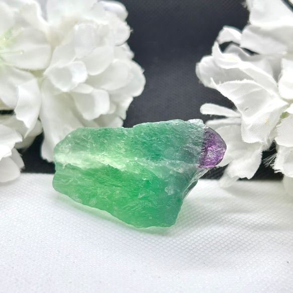 天然石フローライトのポイント 置物D.57