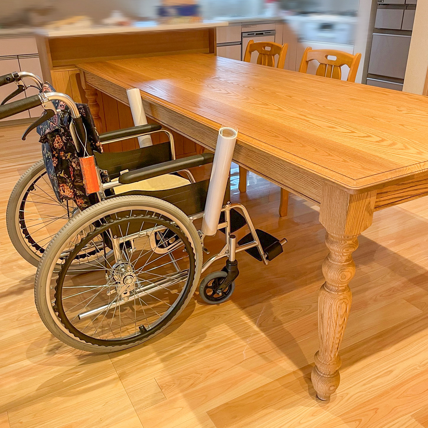 オークダイニングテーブルstripe 車椅子向け特注製作 オーダーメイド家具 ろくろ足テーブル 会議テーブル 教室向け