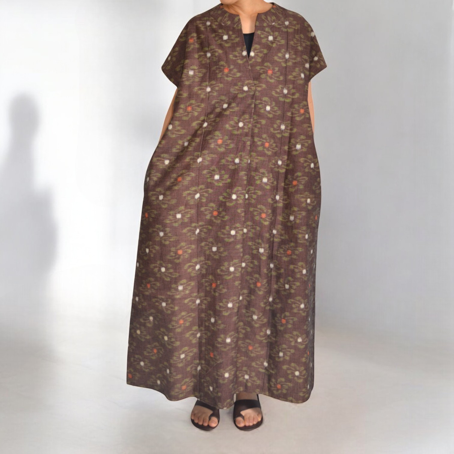 紬の着物から仕立てた 和モダンロングワンピース／キーネック・ゆったりシルエット／オールシーズン対応