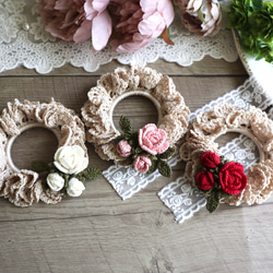 ハンドメイド☆繊細な細糸で編んだ華麗な巻き薔薇レース編みシュシュアンティークバラ ハンドメイド☆繊細な細糸で編んだ華麗な巻き薔薇レース編みシュシュ