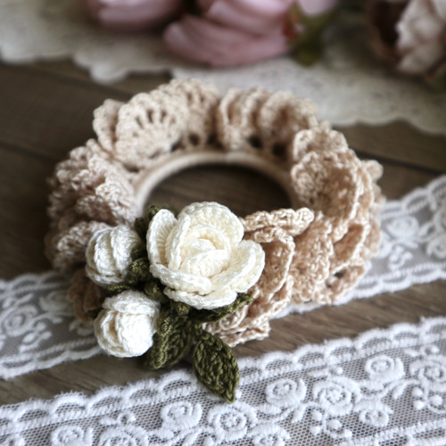 レース編み・薔薇と蕾のシュシュ シュシュ Puu crochet 通販 19165373