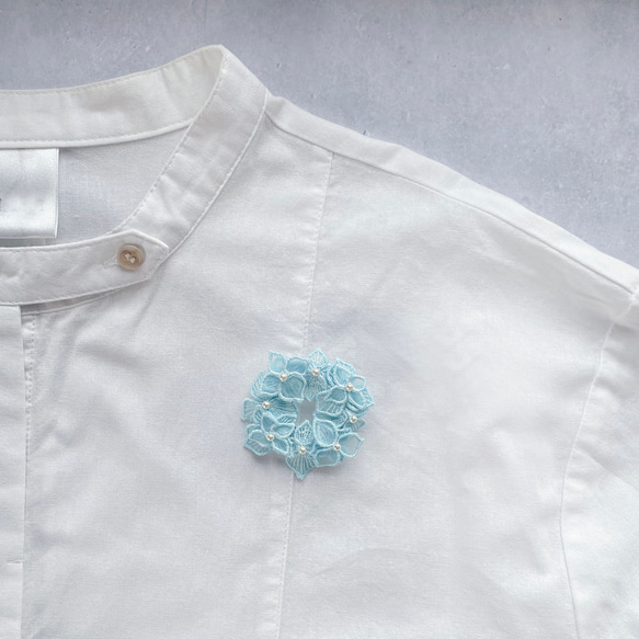 オーガンジー刺繍 紫陽花ブローチ(ブルー)【受注制作】 6枚目の画像