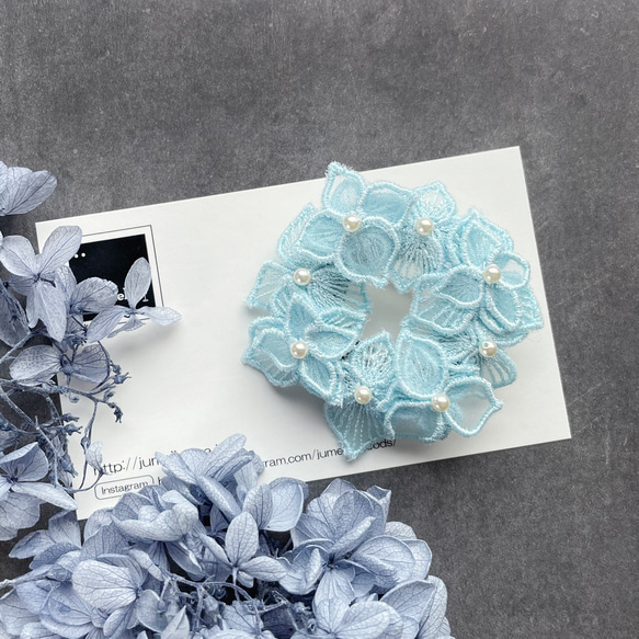 オーガンジー刺繍 紫陽花ブローチ(ブルー)【受注制作】 4枚目の画像