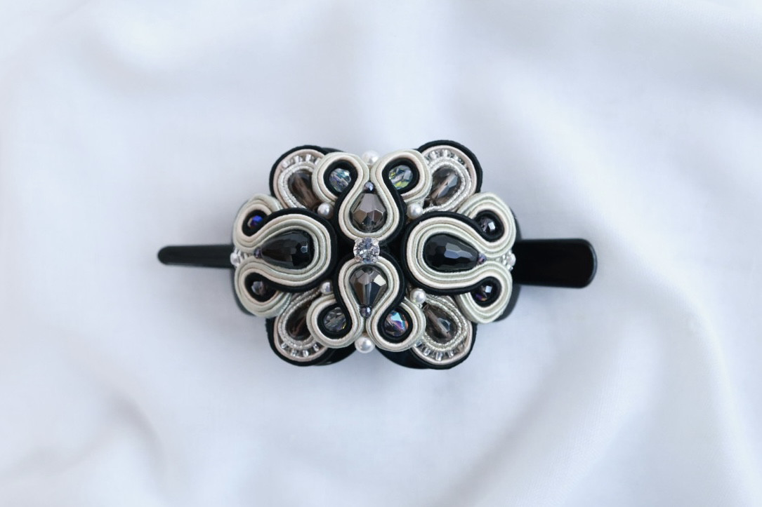 【髪留め】(再出品)凛とした美しさを　ビーズ・パールとソウタシエのエレガントな大人の髪留め「雅結　凛」