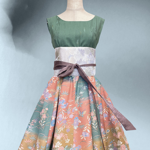 着物リメイクワンピース　着物リメイクドレス　着物リメイクセパレート　披露宴結婚式 日本の伝統とモダンなデザインが融合した、魅力的なドレス。An