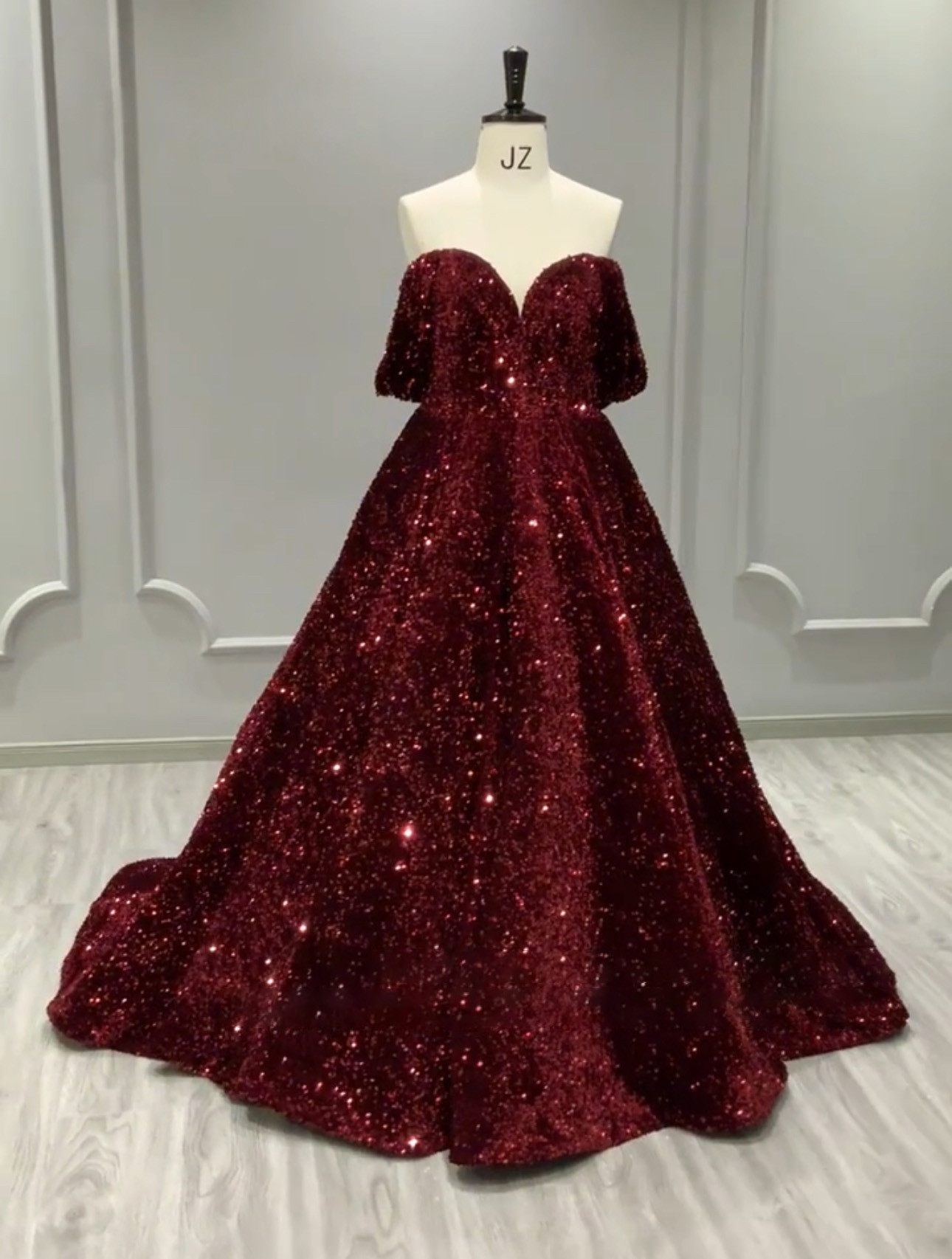 優雅　ワインレッド　スパコール　オフショルダー　二の腕カバー　上品　Aライン　細見えシルエット　パーティードレス前撮り