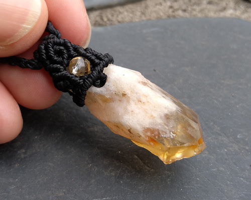 クリソプレーズ　シトリン　マクラメペンダント　ネックレス クリソプレーズ＆シトリンのマクラメ編みネックレス ペンダント