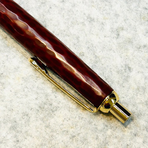 鎌倉彫 ボールペン 刀痕 朱 乾口塗 ゴールド ② 木軸ボールペン 入学祝